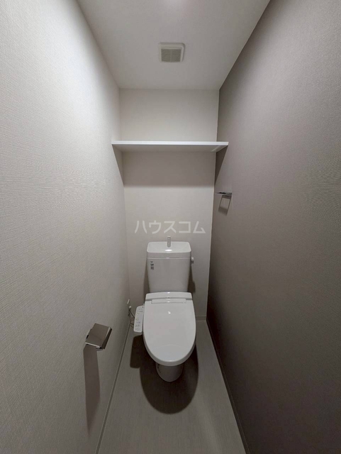 ����4