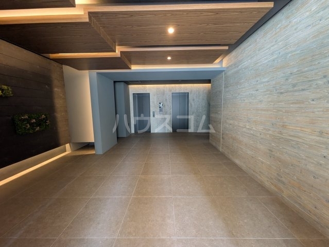 ����15