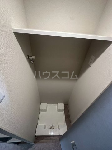 ����9