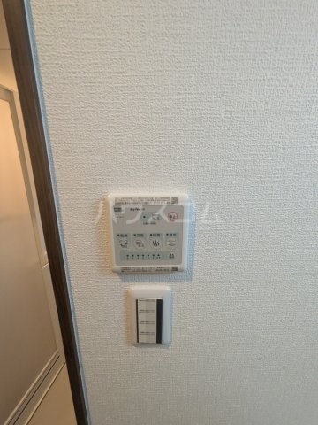 ����13