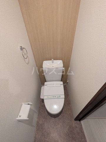 ����4