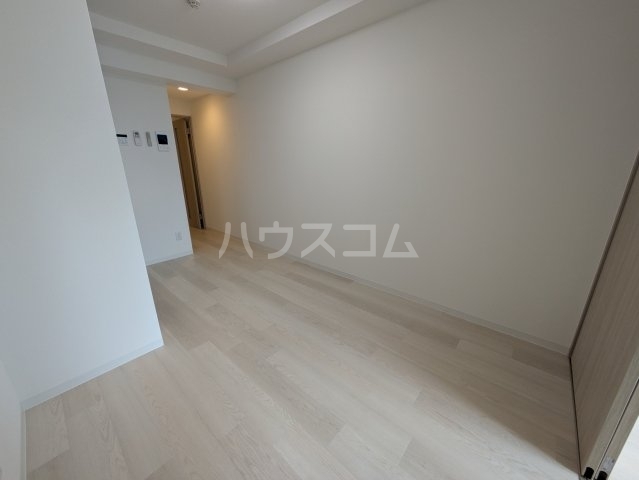 ����18