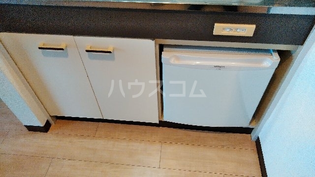 ����16