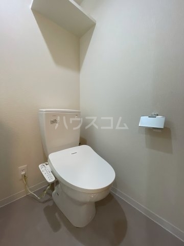 ����4