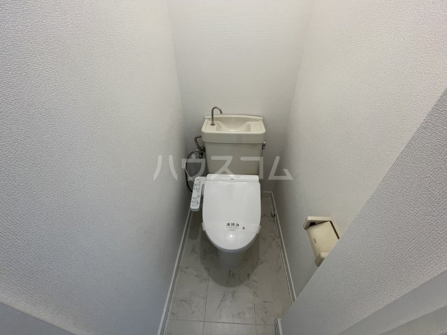 ����4