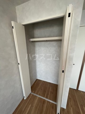 ����9