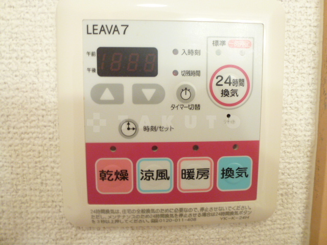 ����12