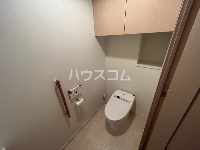 ����4