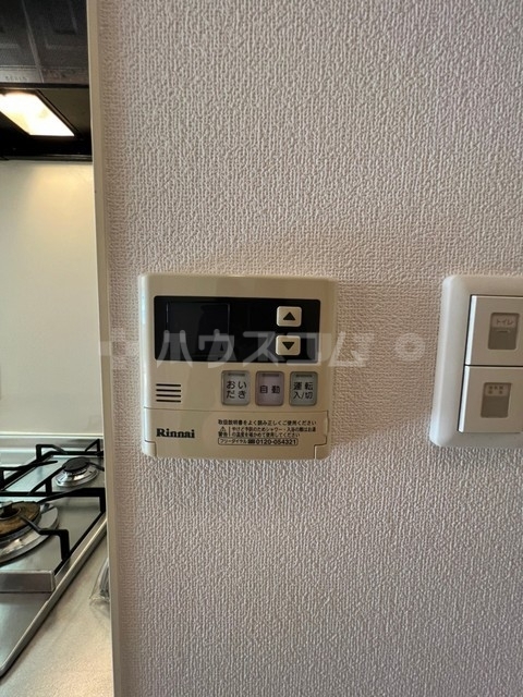 ����12