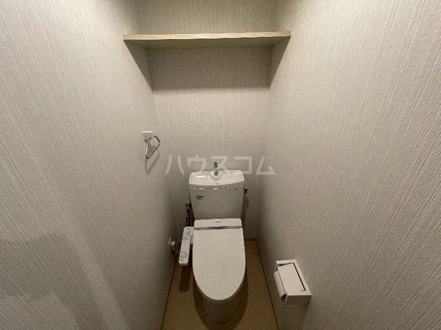 ����4