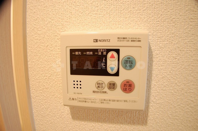 ����9