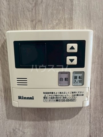 ����15