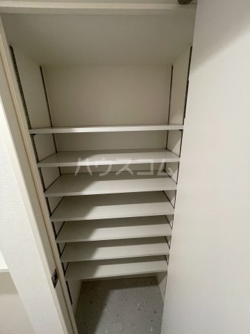 ����17