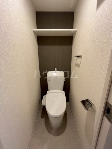 ����4