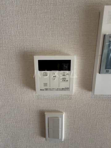 ����17