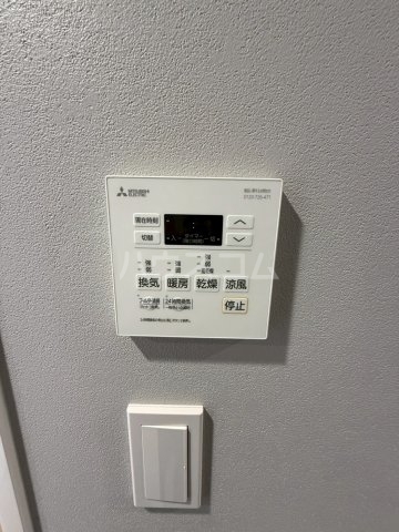 ����18