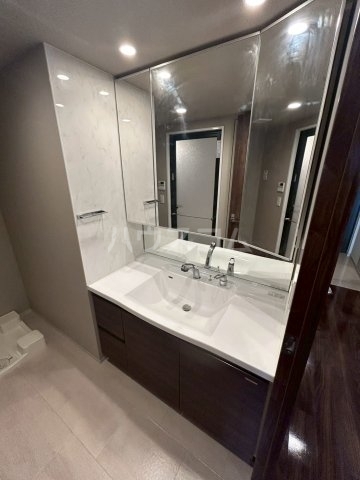 ����9