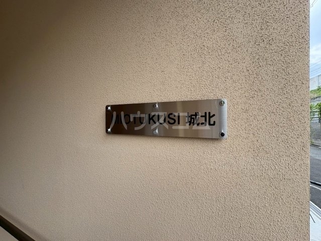 ����16