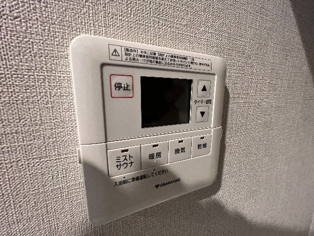 ����12