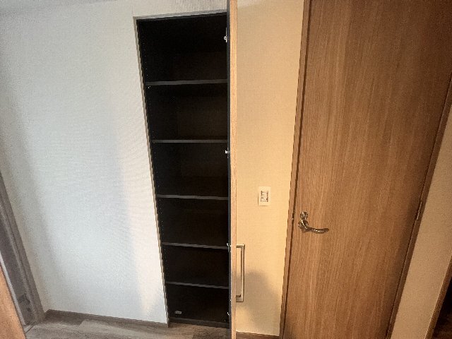 ����18