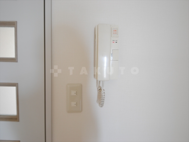 ����12