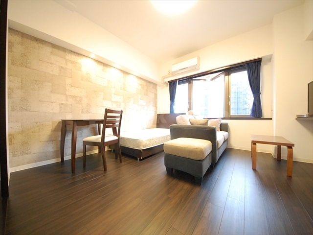 ����9