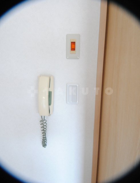����12