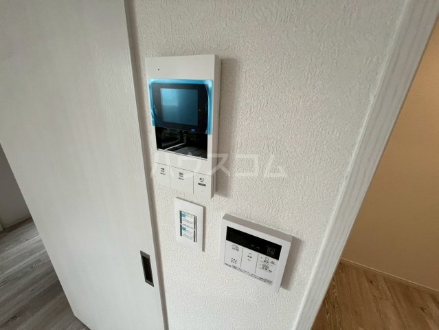 ����10