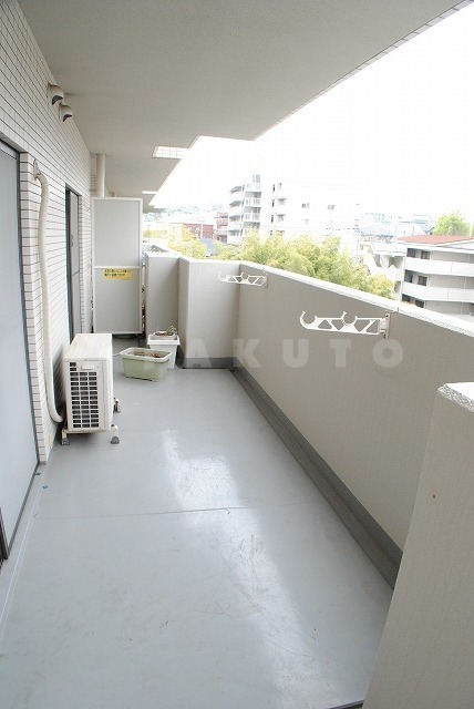����10