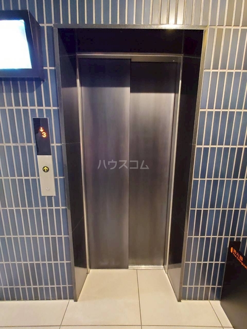 ����12