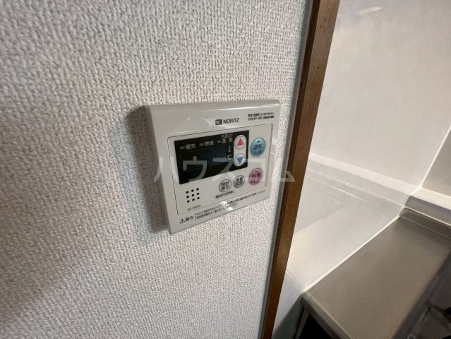 ����18