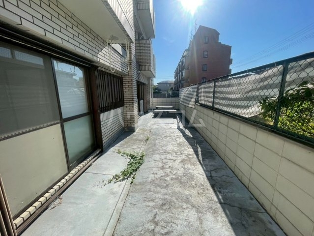 ����9
