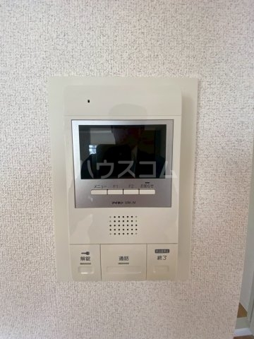 ����12