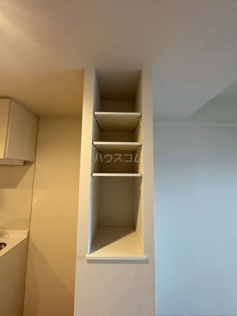 ����24