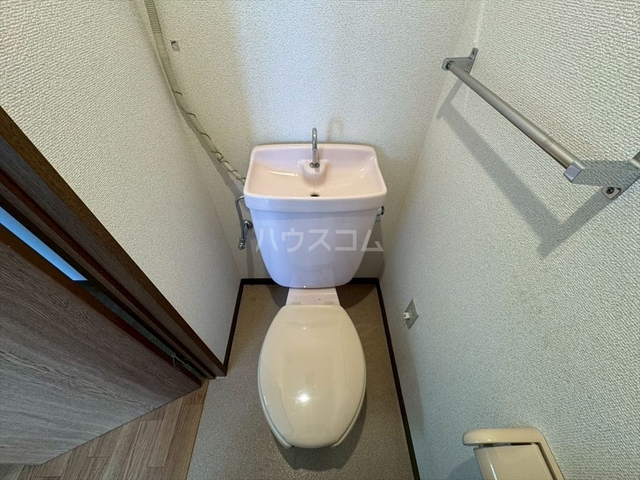 ����16