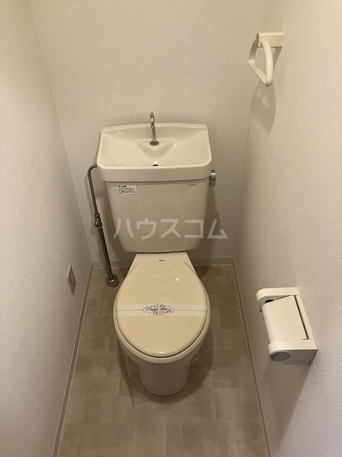 ����4