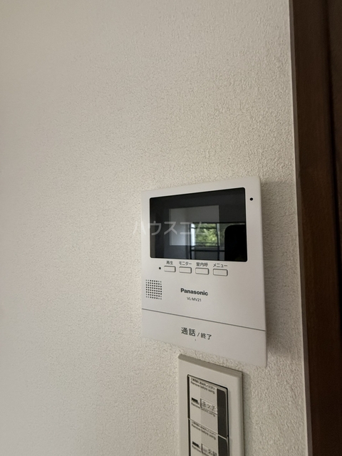 ����9