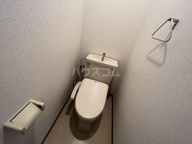 ����4