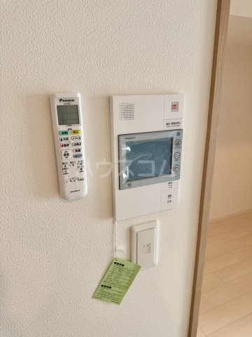 ����12