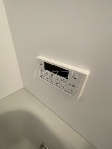 ����25