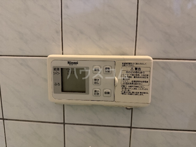 ����12