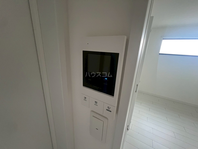 ����12