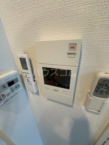 ����12