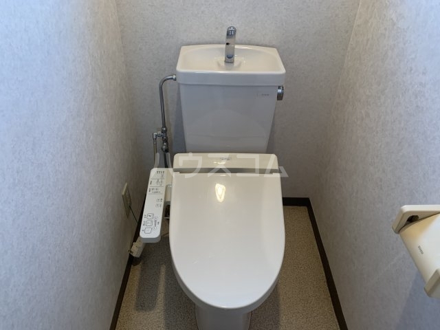 ����4