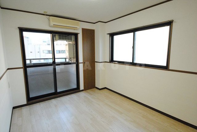 ����11