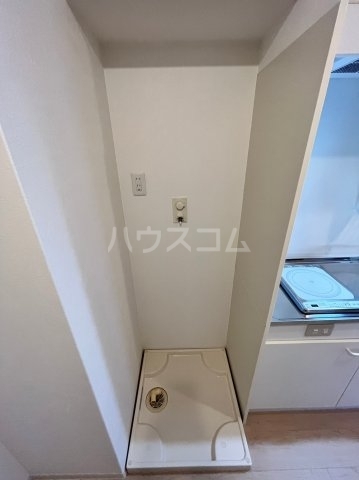 ����15