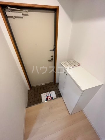 ����16