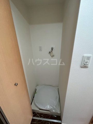 ����9