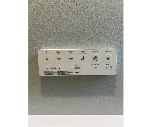 ����15