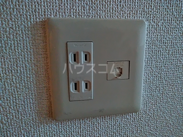 ����25